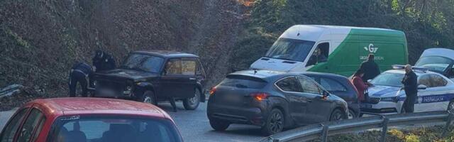 Lančani sudar automobila i kombija na putu Čačak - Guča