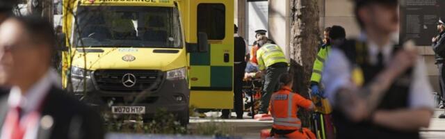 TINEJDžER IZBODEN NA SMRT U ZAPADNOM LONDONU: Privedena dva maloletnika