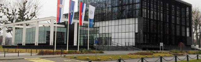 Policija ušla u zgradu Rektorata u NS, deo zaposlenih se pobunio