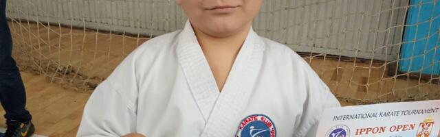 Tri karate medalje Pavla Tomaševića na turniru u Leskovcu