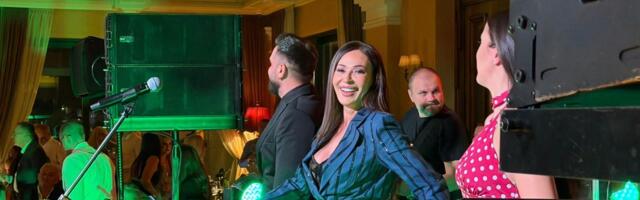 Ceca grmi u elegantnom odelu: Folk diva zasenila sve i priredila veče za pamćenje ljubiteljima vina