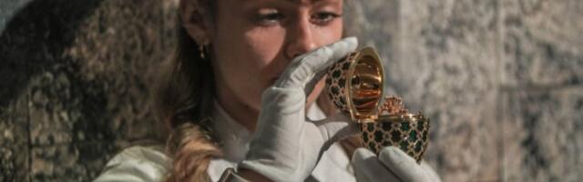 MUŠKARAC UŠAO U RADNJU I PROGUTAO FABERŽEOVO JAJE VREDNO 19.000 DOLARA! Policija ga 24 sata nadgleda, ali od vrednog komada nakita ni traga!