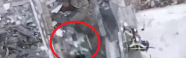 "GLEDAJTE ŠTA RADIMO STRANIM PLAĆENICIMA, RAZNELI SMO GA U DELIĆE" Rusi objavili šok snimak sa fronta!