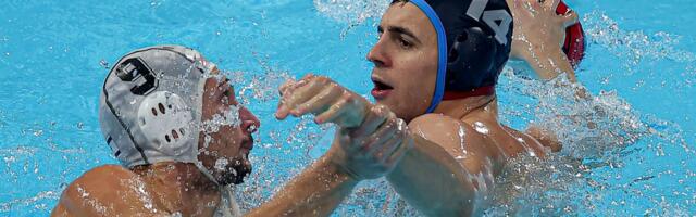 SRBIJA – IZRAEL Šok u Areni! Delfini se muče protiv nejakog rivala /VIDEO/