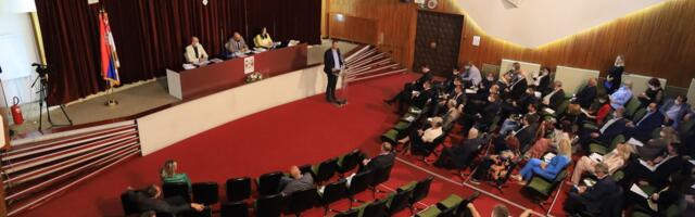 (BLOG) Počela sednica Skupštine grada sa jednom tačkom dnevnog reda – Predlog Odluke o dodeli Medalje Milovan Gušić