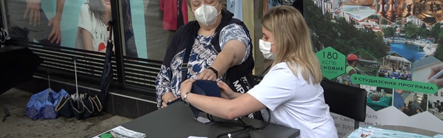 Međunarodni dan medicinskih sestara u Užicu, studenti proveravali zdravlje sugrađana (VIDEO)