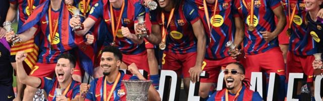 (VIDEO) Mbape nije sportski podneo poraz od Barselone: Nije dozvolio saigračima da odaju počast osvajačima trofeja