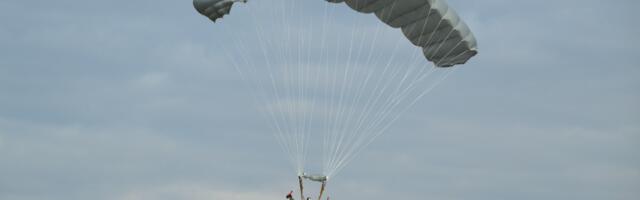 Najnoviji američki padobran RA-1 stigao u Niš: 63. brigada na ekstremnoj obuci