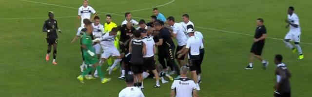 Epska sramota! Opšta tuča na utakmici Partizana, pesnice sevale na sve strane (VIDEO)