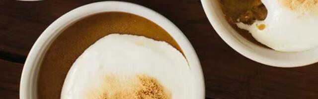 Pots de creme od slatkog krompira sa topljenim belim slezom