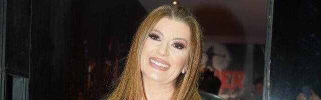 VIKI MILJKOVIĆ OTVORILA VRATA SVOG LUKSUZNOG STANA: Pevačica pokazala prazničnu dekoraciju i pogled sa terase koji vredi CELO BOGATSTVO!