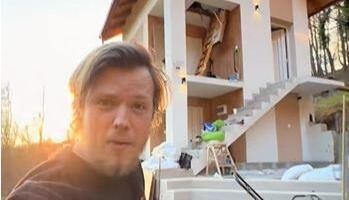 Sećate se Amerikanca koji je kupio kuću za 5.000 evra na Balkanu? Upeglao sve cakum pakum, evo dokle je stigao