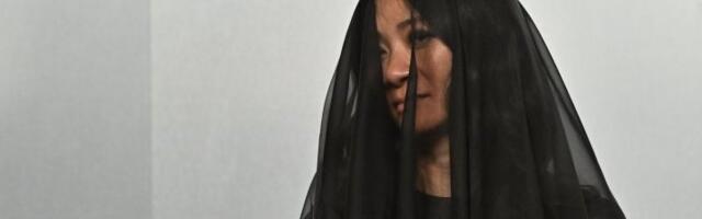 Svi su slavili, a poznata rediteljka je ušetala kao na sahranu – pogledajte detalj koji ledi krv u žilama (FOTO)