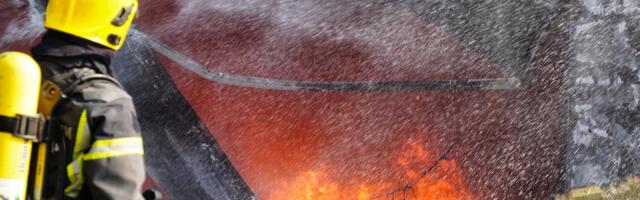 VELIKI POŽAR U GRACU Plamen gutao stambenu zgradu, odjekivale detonacije, desetine povređenih