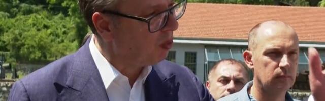 VUČIĆ SE POKLONIO MOŠTIMA KNEZA LAZARA: Predsednik u manastiru Ravanica