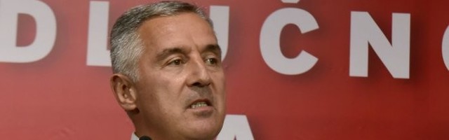 MILO, NIKŠIĆANI NISU BAŠ TOLIKO NAIVNI! Diktator vidi da će izgubiti i rodni grad, pa se u panici ponovo uhvatio Beograda... U tu priču više ni mala deca ne veruju...