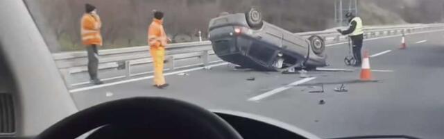 Žena povređena u sudaru dva automobila na auto-putu kod Aleksinca