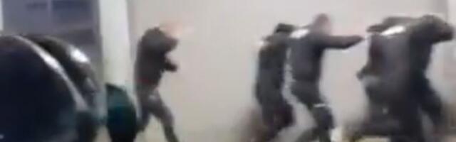 Gradonačelnik Kraljeva pobegao od naroda: Letela jaja ka njemu (VIDEO)