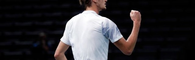 Vavrinka servirao za set i popustio: Zverev ide na Nadala u polufinalu Pariza