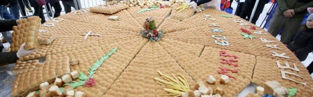 Polomljena česnica ispred Hrama Svetog Save: Prisustvovao veliki broj građana - Deca imala najviše sreće