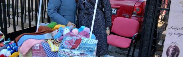 Članice Kola srpskih sestara u Kragujevcu izložile radove ispred svojih prostorija