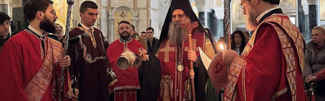 Patrijarh Porfirije služio akatist Presvetoj Bogorodici pred čudotvornom ikonom Trojeručicom: Veče duboke molitve u Hramu Svetog Save