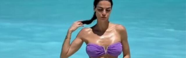 Rodila dvoje dece a ima trbušnjake za pozavideti: Naša manekenka živi bajku, a zbog ovoga je svi kritikuju