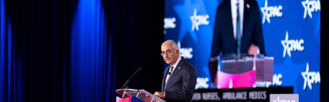 Reza Pahlavi pozdravljen burnim aplauzom na konferenciji američkih konzervativaca