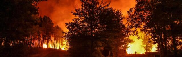 VELIKI POŽAR U TURSKOJ: Vatra se nekontrolisano širi oko Antalije, gase je i avionima (VIDEO)