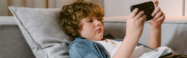 Ako želite da vam dete manje bulji u ekran, prvo prestanite sa ovom jednom stvari