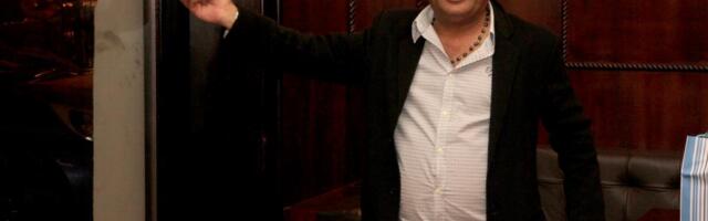 PEVAČ NE ZABORAVLJA NOĆ KADA GA JE SPASAO DŽEJ! Sedeo je sam u kafani bez prebijene pare, a onda pred zoru je naišao on: Kao da sam Boga video!