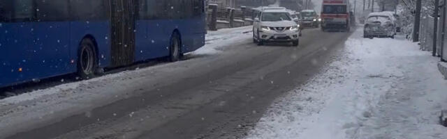 Incident kod Barajeva: Kamion za čišćenje snega sleteo sa puta