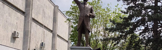 Градишка: откривена статуа Николе Тесле поводом стогодишњице електрификације града