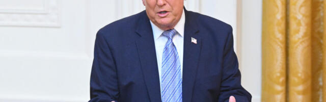 “Nadam se da će ološ dobiti maksimalne kazne”: Tramp besan zbog vandalnog čina ispred Linkolnovog memorijala