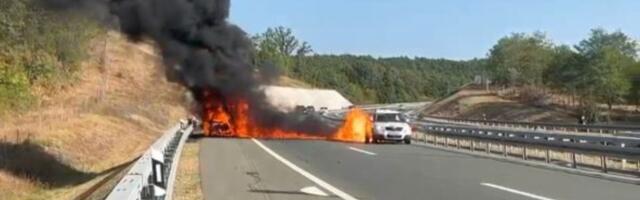 Drama kod Lajkovca! Buknuo automobil na auto-putu, hitno poslat APEL svim vozačima