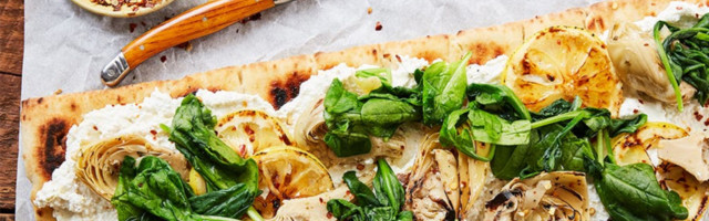 Grilovana pica sa artčokama, ricotta sirom i limunom