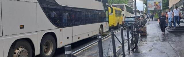 "Sad šaljemo sliku predsedniku": Snimak iz SNS autobusa (VIDEO)