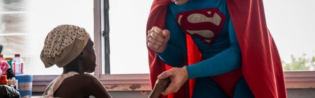 Supermen iz Brazila izmamio osmeh deci oboleloj od raka u Gani: Ovaj tekst će vam sigurno ulepšati dan