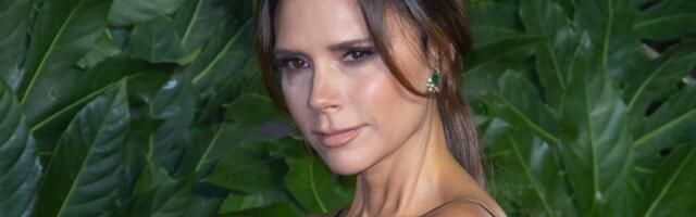 Nesvakidašnja kombinacija ukrasa: Jelka Viktorije Bekam donosi novu prazničnu eleganciju