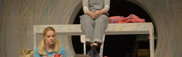 Predstava "Tvoje i moje" po prvi put na turneji na crnogorskom primorju: Više od 1.000 ljudi pogledalo hit  pozorišta "Boško Buha"