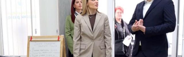 NAŠ CILJ JE SREĆNO DETINJSTVO I SIGURNA BUDUĆNOST: Ministarka Stamenkovski posetila Savetovalište za rani razvoj u Raški