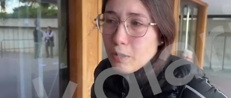 (VIDEO) NAJBOLJA DRUGARICA POKUŠALA DA SPREČI EUTANAZIJU U POSLEDNJI ČAS! Kamera zabeležila srceparajuće trenutke, Karla se SLOMILA pred bolnicom