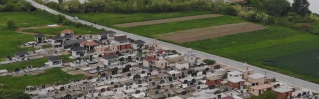 Prolaznici koji nisu iz tog dela Srbije ostaju u čudu! Ne štedi se na luksuzu, samo vrata koštaju 1.000 evra