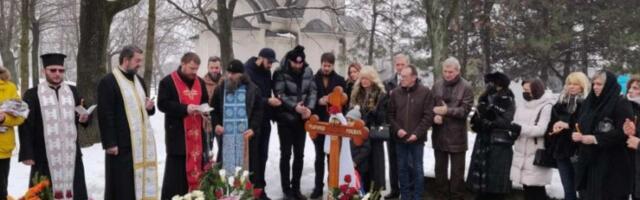 MARINKOVOM KUMU POZLILO NA POMENU: Pao na KOLENA, a onda GRCAO u suzama!