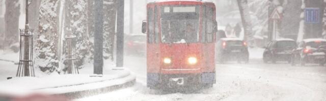 Palo drvo na tramvaj na Slaviji: Saobraćaj u prekidu