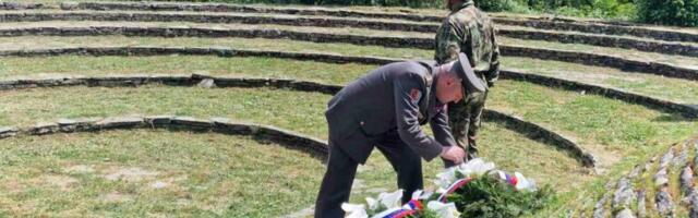 Dan pobede nad fašizmom obeležen u Leskovcu polaganjem venaca u Spomen parku