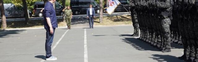 Vučić preuzima komandu nad vojskom: U Skupštinu upravo stigao Predlog izmena Zakona o Vojsci koji to potvrđuje (FOTO)
