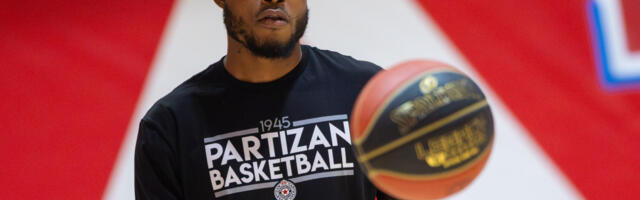 Partizan u problemu: Poznato koliko bi crno-bele koštao raskid ugovora sa Tajrikom Džonsom