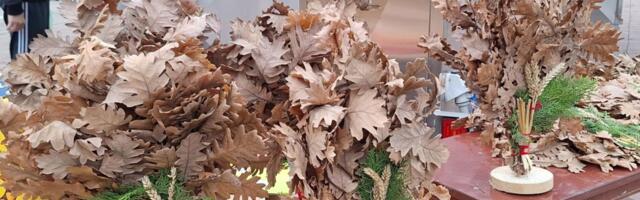 Uz badnjak UVEK ide i ova biljka: Svi je uzimaju, a malo ko zna njenu simboliku - bez nje je Božić nezamisliv