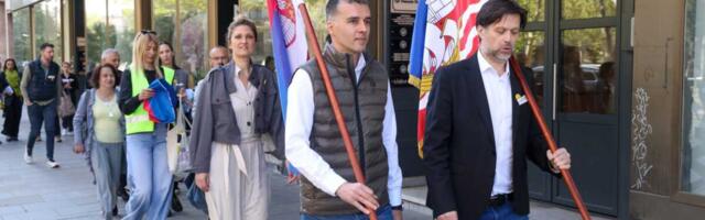 POČELA SEDNICA SKUPŠTINE BEOGRADA, SAVO MANOJLOVIĆ PRAVI PERFORMANS: Izašao sa zasedanja, pa krenuo da pešači do Batajnice (FOTO/VIDEO)